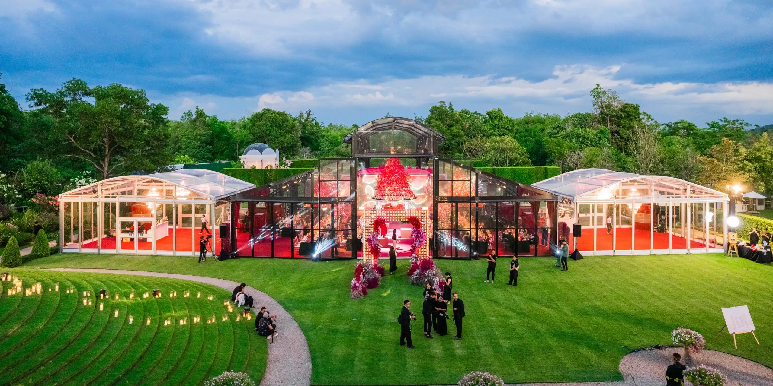 เต็นท์คริสตัลพาวิลเลียน (Crystal Pavilion) ให้เช่าสำหรับจัดงานหรูหรา พร้อมบริการครบวงจรจากแสงทองผ้าใบ เช่น แอร์ โต๊ะ เก้าอี้ พรม และอุปกรณ์จัดงาน